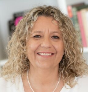 Portrait de Céline Maccotta Cegonnes, experte en communication B2B et stratège du message juste